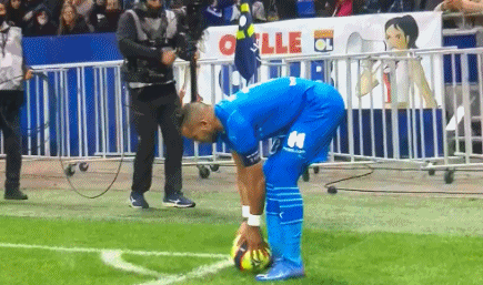 世欧预半场：马苏拉斯造险，白俄罗斯暂0-0希腊（半场战报：马苏拉斯屡造威胁，白俄罗斯暂与希腊0-0）