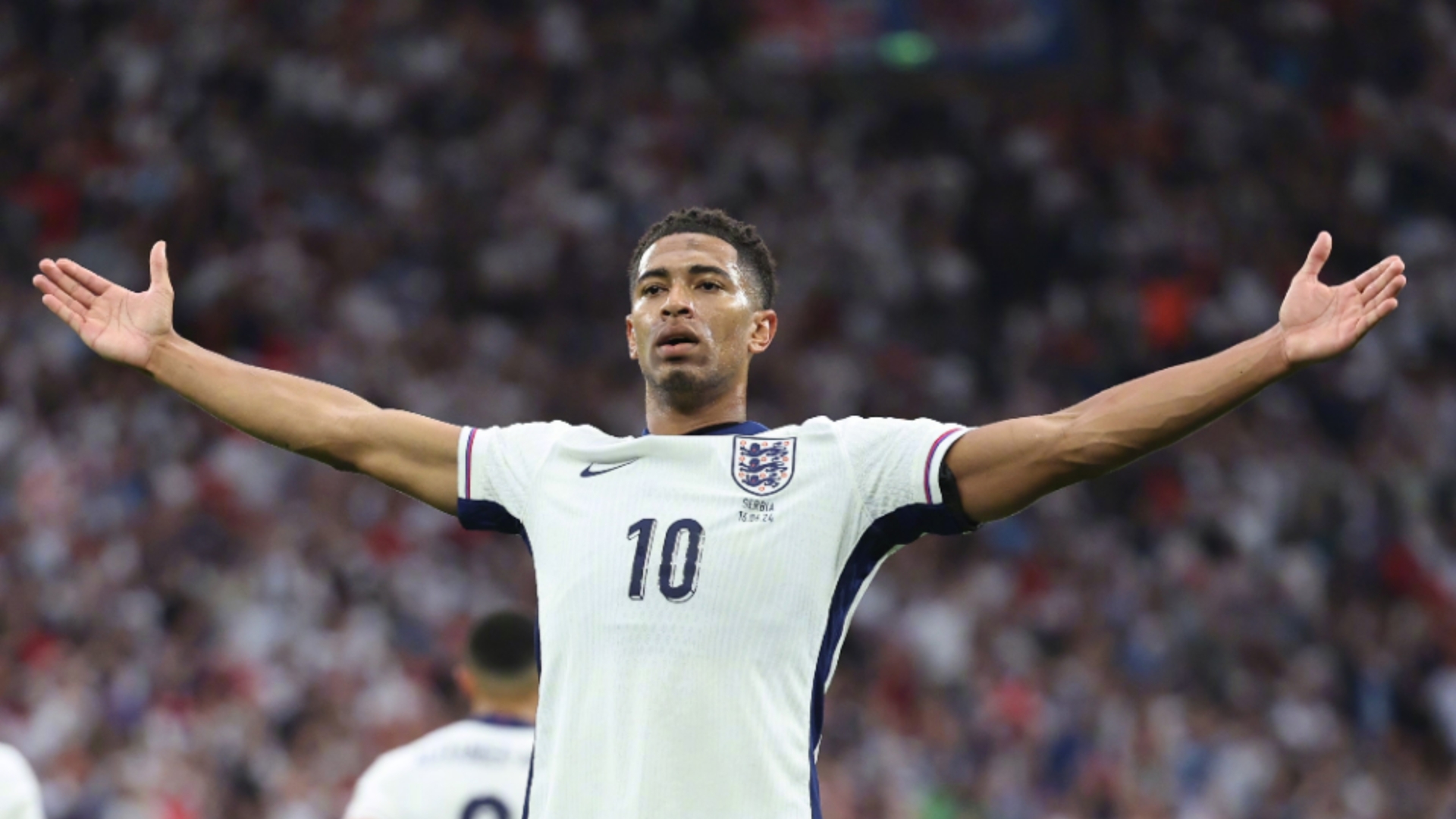 詹姆斯篮板抢断关键时刻锁定胜局（詹姆斯关键篮板与抢断一锤定音）