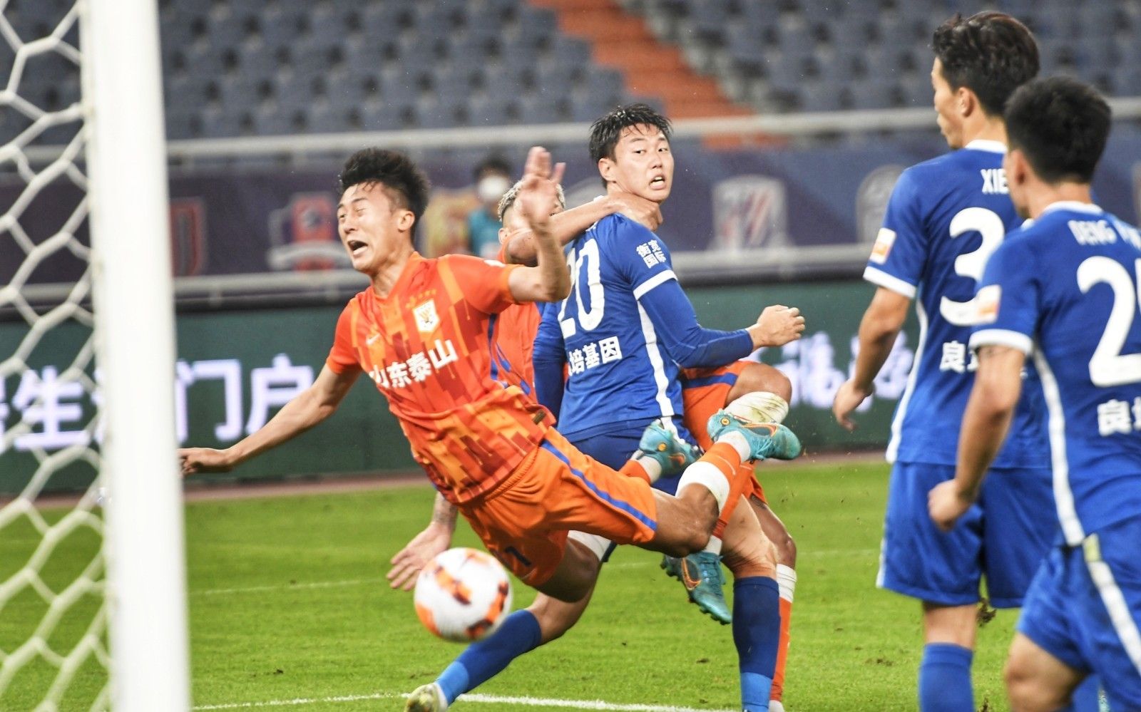 记者：曼联追逐塞梅尼奥的策略很谨慎，利物浦已经退出（记者称曼联谨慎追逐塞梅尼奥，利物浦已退出竞争）