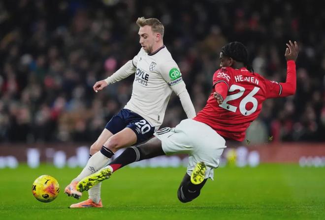 足球训练中如何提升爆发力？（提高足球爆发力的训练要点）