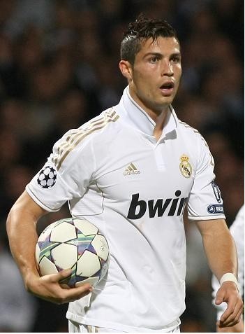 talkSPORT：多家沙特俱乐部有意萨拉赫，每赛季收入可达1.75亿镑（据talkSPORT报道，多家沙特豪门有意引进萨拉赫，其年收入或高达1.75亿英镑）