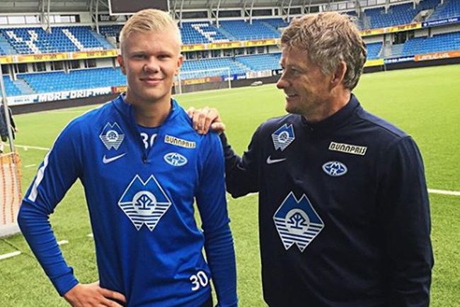 拜仁莱万梅开二度战胜门兴（莱万双响炮助拜仁力克门兴）