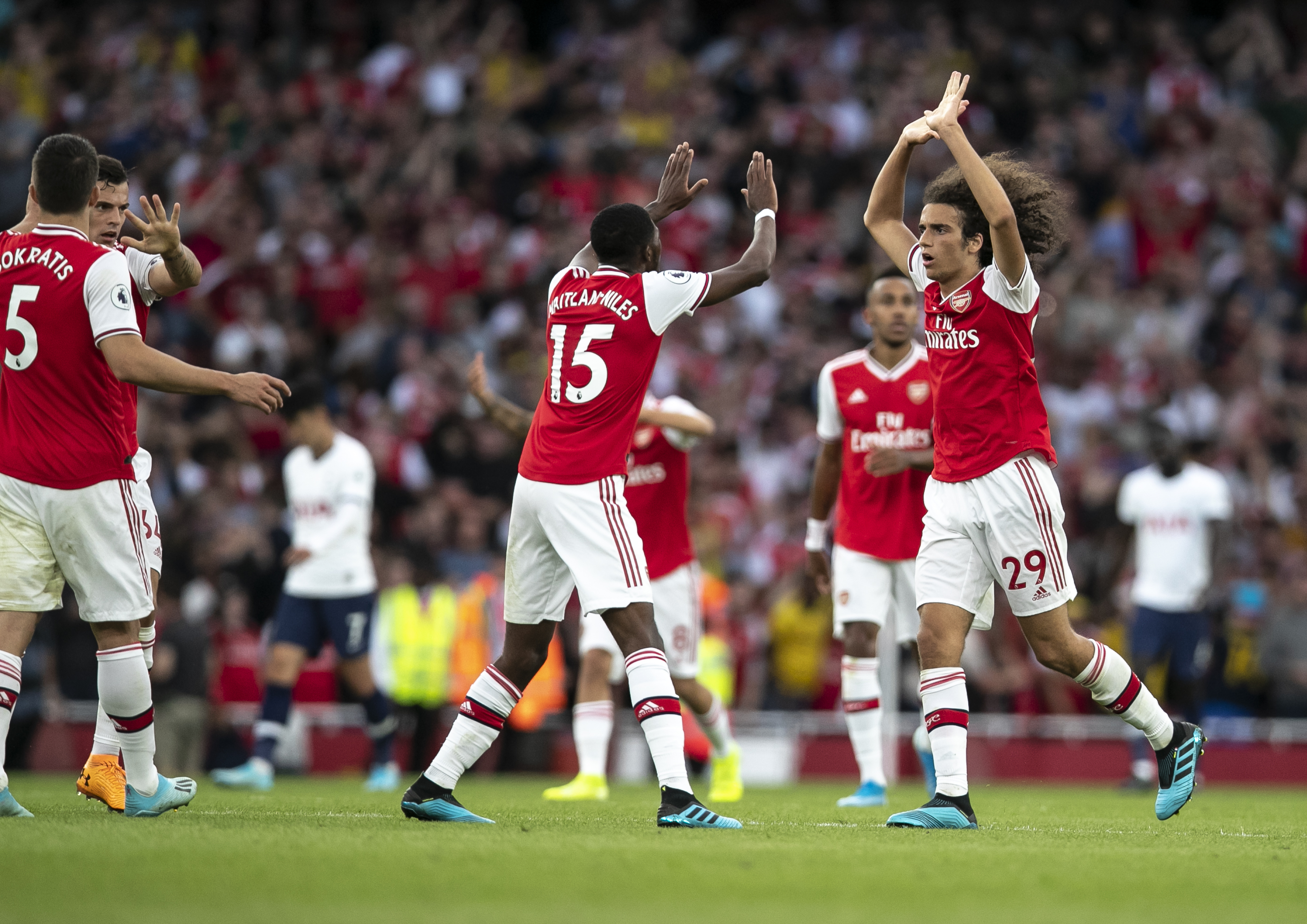 入樽扣篮把全场点燃（炸裂暴扣引爆全场）