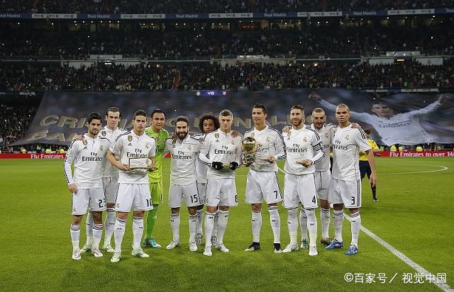 以全新视角回顾AC米兰对阵罗马的比赛📽️🔴⚫（从不同角度重温AC米兰与罗马的较量📽️🔴⚫）