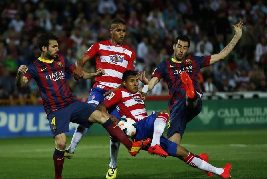 湖人浓眉哥篮下统治力助球队获胜（浓眉统治禁区，助湖人取胜）