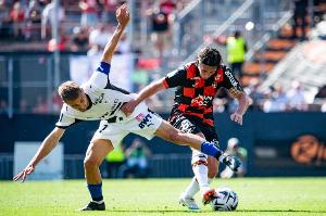 樊振东凭啥圈粉？王涛不教打球教做人，低调中的伟大！（樊振东何以圈粉无数？王涛重做人胜过教球，低调亦显伟大）