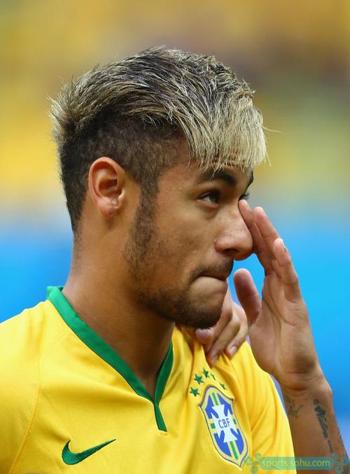 西甲射手榜：姆巴佩16球领跑！费兰-托雷斯11球紧随其后！（西甲射手榜：姆巴佩16球居首，费兰-托雷斯以11球紧追其后）