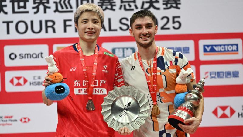 WTT总决赛：王楚钦／孙颖莎3-0横扫松岛辉空／张本美和晋级决赛（WTT总决赛：王楚钦／孙颖莎3-0完胜松岛辉空／张本美和挺进决赛）