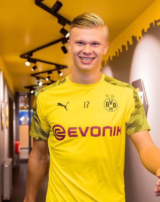 喜得千金，索博斯洛伊晒照宣布女儿出生