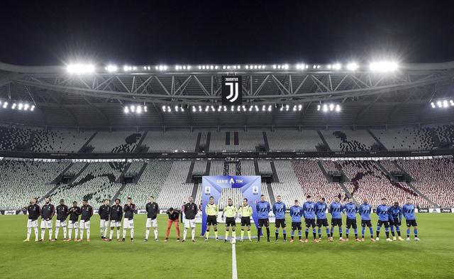 被球迷询问是否会考虑加盟阿森纳，库尼亚大笑回应（被问是否加盟阿森纳，库尼亚笑着回应）