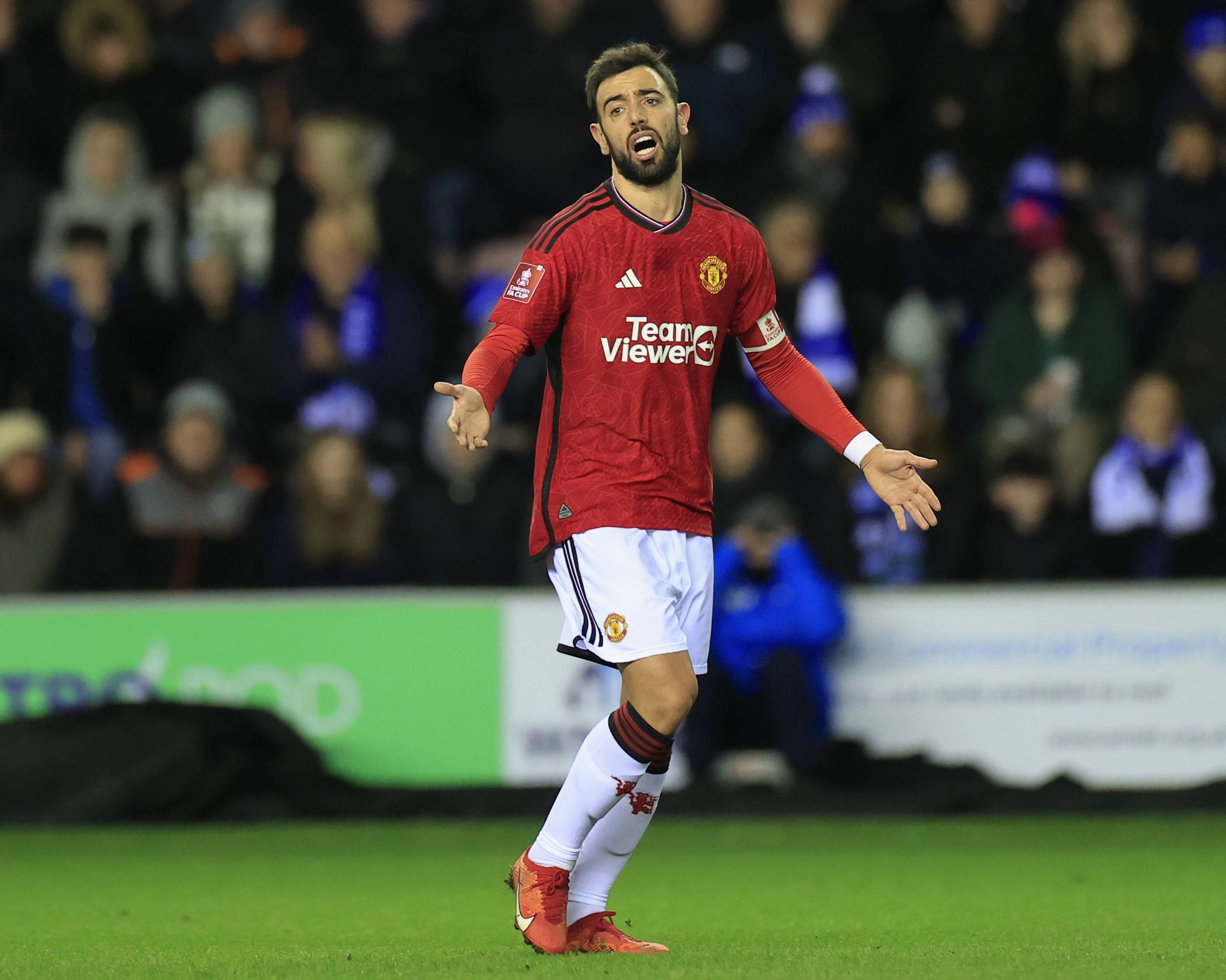 里昂小将刷新队史纪录（里昂新星改写队史纪录）