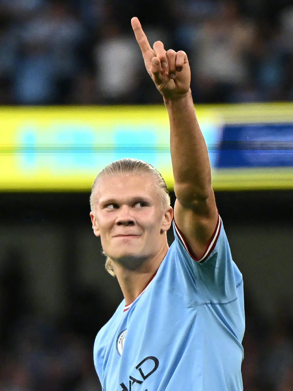 巴萨2-1逆转法兰克福，孔德头球双响，亚马尔、拉什福德送助攻（巴萨2-1逆转法兰克福，孔德头槌梅开二度，亚马尔与拉什福德奉献助攻）